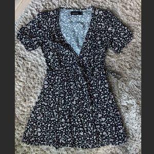 Like New Minkpink Wrap dress small